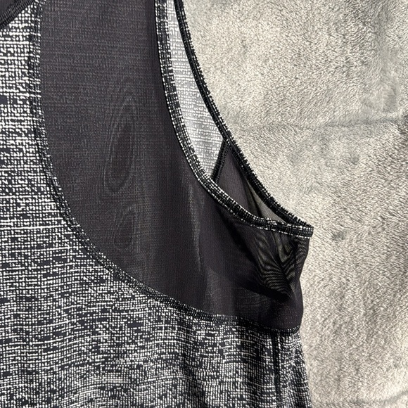 Lululemon tank top Women's L Gray Sleeveless‎ lightweight sheer accents quality - Picture 7 of 11
